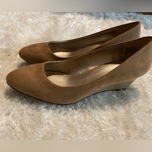 Bandolino Tan Suede Wedges -Size 8